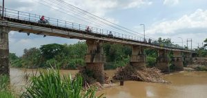 Pilar Jembatan Patihan Madiun Ambles, Masyarakat Diminta Tidak Melintasi