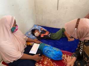 Besuk Surti di Kamar Kost, Widya Minta Bocah Penderita Kanker Mata Segera Diobati.