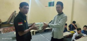 Cegah Penyebaran Virus Corona, Dinkes Kota Bandung dan Ormas Buah Batu Corps Edukasi Masyarakat dan Bagikan Masker