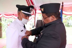 Bupati Buleleng Putu Agus Suradnyana Lantik Perbekel PAW Mujahir