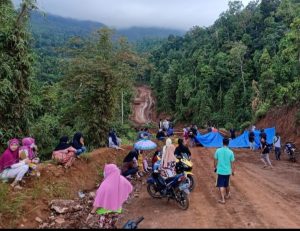 Indikasi Serobot Jalan Tani, Masyarakat Ancam Palang Kembali Jalan Hauling PT. BCPM