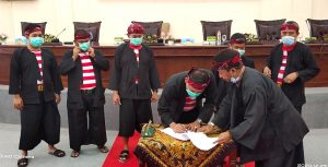 Di Hari Jadi Kabupaten Sampang Ke 397 Tahun DPRD Mengesahkan 3 Raperda Usulan Bupati