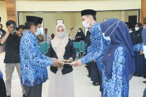 Pengambilan sumpah PNS dan penyerahan SK CPNS Formasi tahun 2019 Lingkup Pemkab Soppeng