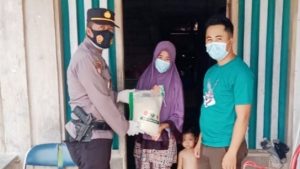 Peduli Masyarakat Terdampak Covid-19, Polsek Bahodopi Salurkan Bantuan.