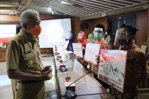 Serahkan Bantuan Tunai, Ganjar : Jangan Buat Beli Rokok