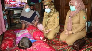 Bupati Tanggamus Kunjungi Abid, Bocah Penderita Tumor Otak di Talangpadang