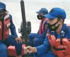 Satpolair Masih Lakukan Pencarian Nelayan Yang Hilang Diterjang Gelombang di Perairan Utara Batang