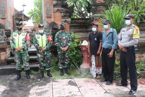 Dandim Klungkung Serahkan 1 Unit Wastafel Siap Pakai Untuk Desa Adat Takmung