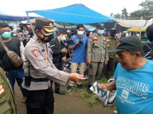 Polres Klaten Bersama Kodim 0723/Klaten, Satpol PP dan Dishub Bagikan Masker ke Masyarakat