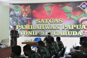 Kasdam III/Siliwangi Dampinggi Aslat Kasad Cek Kesiapan Satgas Yonif 315/Garuda