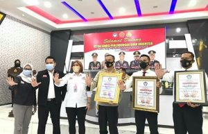 Komnas Perlindungan Anak Dan TRC PPA Berikan Penghargaan Pada 3 Kapolres Di Jawa Timur