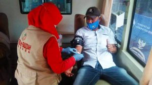 Peringati HPN dan HUT PWI Ke 75 PWI Bireuen Gelar Aksi Donor Darah Dan Santuni Anak yatim