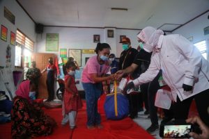Tinjau Longsor Nganjuk, Mensos Himbau Percepatan Relokasi Rumah Korban Bencana