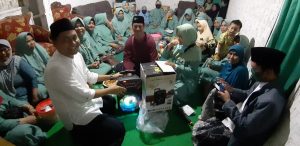 Ibu – Ibu Muslimat Dan Fatayat Dapat Bantuan Dari Ali Mahrus, Wakil Ketua 1 DPRD Banyuwangi