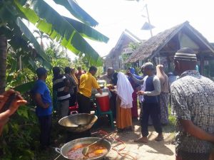 Masyarakat Sukarame Makmur Aceh Lestarikan Budaya Warisan Endatu “ Pajoeh Bu Lam Situk”