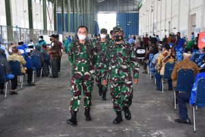 Danrem 074/Warastratama Tinjau Pelaksanaan Vaksinasi Covid-19 Bagi Purnawirawan TNI