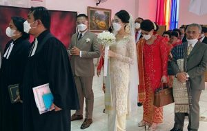 Pemberkatan Pernikahan Bripka Wingston dan Hillary Tetap Menjaga Prokes Covid-19