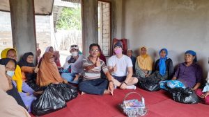 Kepala Dusun Cuek, Pengusaha Muda Bantu Warga Tidak Mampu