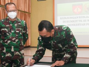 Rumah Sakit Tentara Melayani Dengan Senyum, Sapa, Sentuh Dan Selamat