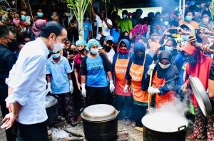 Temui Pengungsi di Adonara, Presiden: Tetap Jalankan Protokol Kesehatan