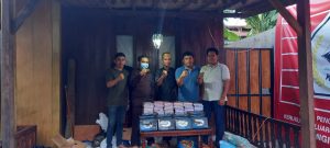 Kapolresta Banyuwangi Wakaf Ratusan Sarung dan Al – Quran