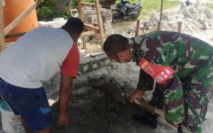 Koramil 04/Salahutu Karya Bakti Bantu Bangun Rumah Warga Desa Suli