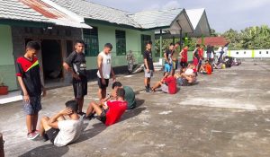 Sertu Asmar Latih Anak Tobelo Untuk Jadi Prajurit TNI AD