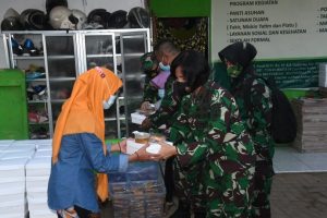 Kaajendam IV/Diponegoro Bagi-Bagi Takjil di Panti Asuhan Tarbiyatul Khasanah