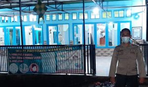 Cegah Curanmor, Polisi Berikan Pengamanan Ibadah Teraweh di Masjid Nurul Yaqin Menjalin