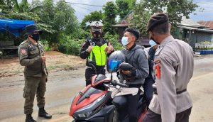 Personil Polsek Pammana Bersama Petugas Posko Pengamanan Lebaran 2021 Laksanakan Operasi Yustisi