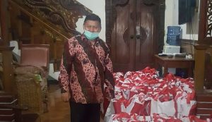Organisasi Relawan Pernusa Bagikan Ratusan Paket Bingkisan Jelang Lebaran