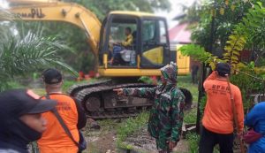 Wujudkan Lingkungan Yang Sehat, Kodim 1015/Sampit Gotong Royong Bersihkan Saluran Drainase dan Sungai