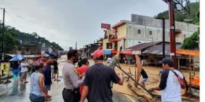 Diguyur Hujan Lebat, Kota Wisata Parapat Diterjang Banjir