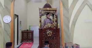 Hadiri Sholat Isya Berjamaah, Kasat Binmas Polres Wajo Bawakan Tausiah