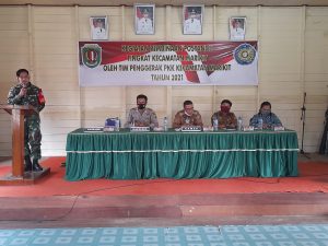 Dukung Program Balita Sehat, Babinsa Koramil 1015-05/Marikit Hadiri Pembinaan Posyandu