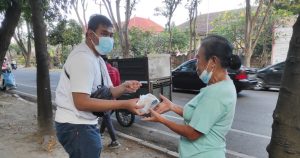 Terus Menebar Kebaikan, Komunitas LCBS Baksos Ke YPAK & Bagi Nasbung ke Kaum Dhuafa