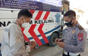 Masyarakat Bahodopi Manfaatkan Pelayanan SIM Keliling Untuk Perpanjang SIM Yang Masa Berlakunya Habis