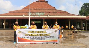 HUT Bhayangkara ke 75, Polres Adakan Kerja Bakti di Masjid