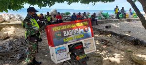 Bekali Anak Usia Dini Dengan Ilmu Pengetahuan, Babinsa Biak Timur Gelar Perpustakaan Keliling
