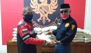 Ormas BBC DPD kota Bandung bagikan sembako kepada masyarakat