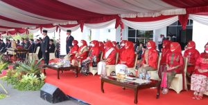 Plh Bupati OKU Pimpin Upacara Pengibaran Bendera Merah Putih HUT ke-76 Kemerdekaan RI Tingkat Kabupaten OKU