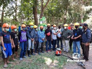 Perhutani sosialisasi  alat sadap mekanik kepada mitra kerja penyadap di Kuningan