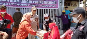Desy Susanty Sutomo, SE., M.Si, Kunjungi langsung warga, korban Angin puting beliung di Desa Botto