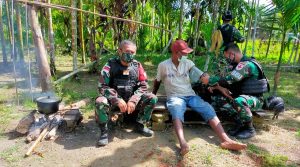 Berikan Pelayanan Kesehatan Keliling, Satgas Yonif 512/QY Imbau Warga Patuhi Prokes