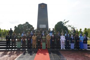 Jelang HUT TNI Danrem 071/Wijayakusuma Pimpin Ziarah di TMP Tanjung Nirwana dan Tinjau Khitan Masal