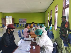 Aparat TNI Pastikan Pelaksanaan Vaksinasi Covid 19 Tahap I dan II Tertib dan Kondusif