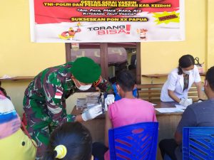 Satgas Yonmek 403 Dukung Program Pemerintah Gebyar Gerai Vaksin di Papua