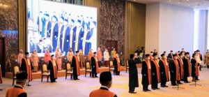 Ketua Mahkamah Agung, melantik dan mengambil sumpah 7orang Hakim Agung