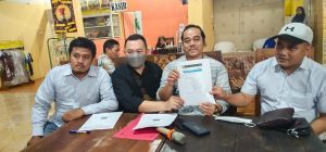Kami berpijak pada Undang Undang Fidusia