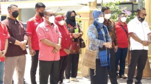 Presiden Pinter Hj. Rizayati serahkan SK kepada DPD I Partai Indonesia Terang Banten